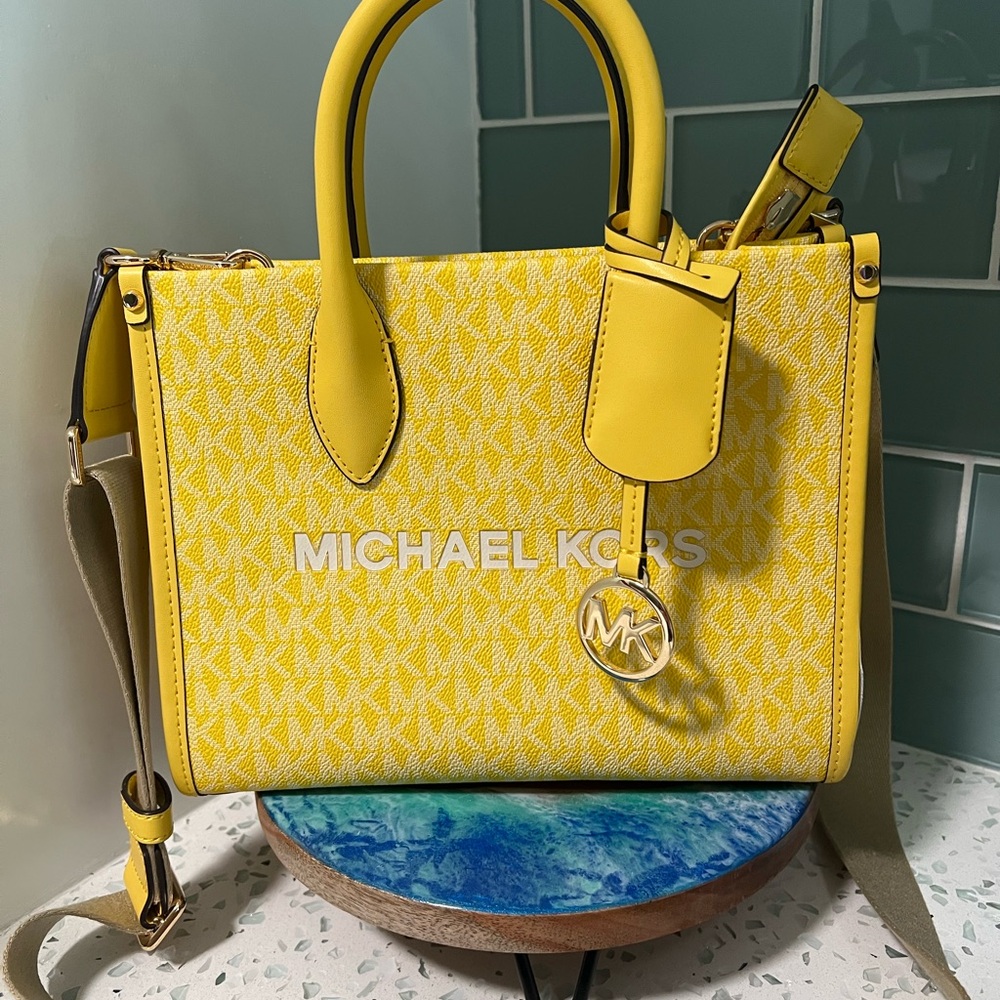 Michael Kors Mirella Small Shopper
Top Zip Tote Crossbody Jasmine
Yellow NEW - Picture 3 of 7